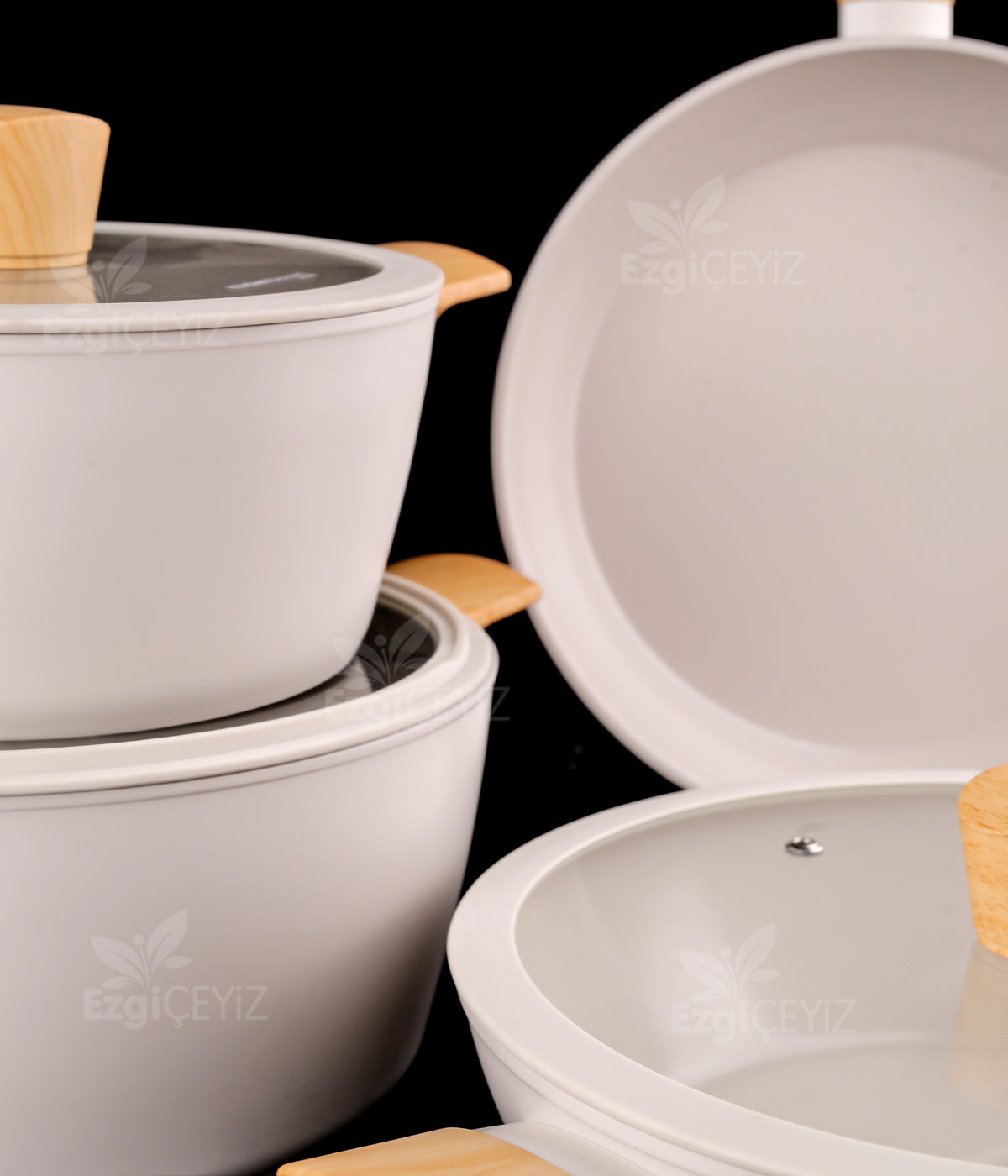 Karaca x Refika Swiss Crystal Almond Cream 7 Parça Tencere ve Tava Seti